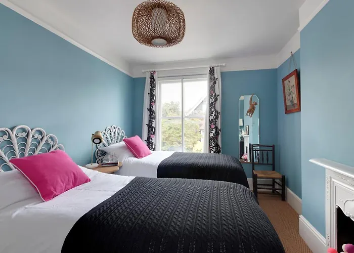 Bee Cottage - Stylish Holiday Cottage In Rye