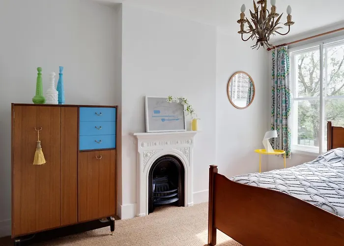 Bee Cottage - Stylish Holiday Cottage In Rye