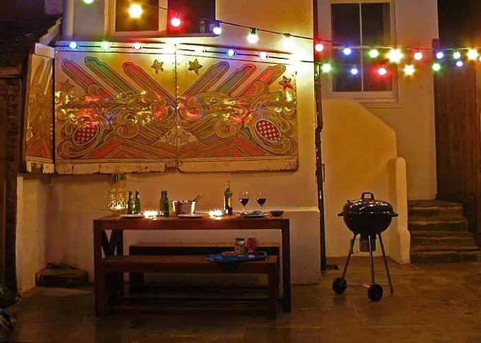 Bee Cottage - Stylish Holiday Cottage In Rye